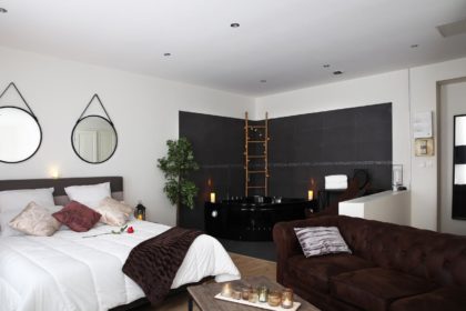 Appart&Spa Saint-Etienne : votre chambre romantique avec bain balnéo privatif
